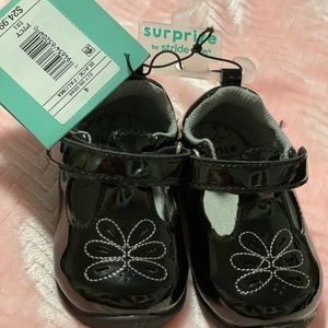 Toddler girl shoes size 4.